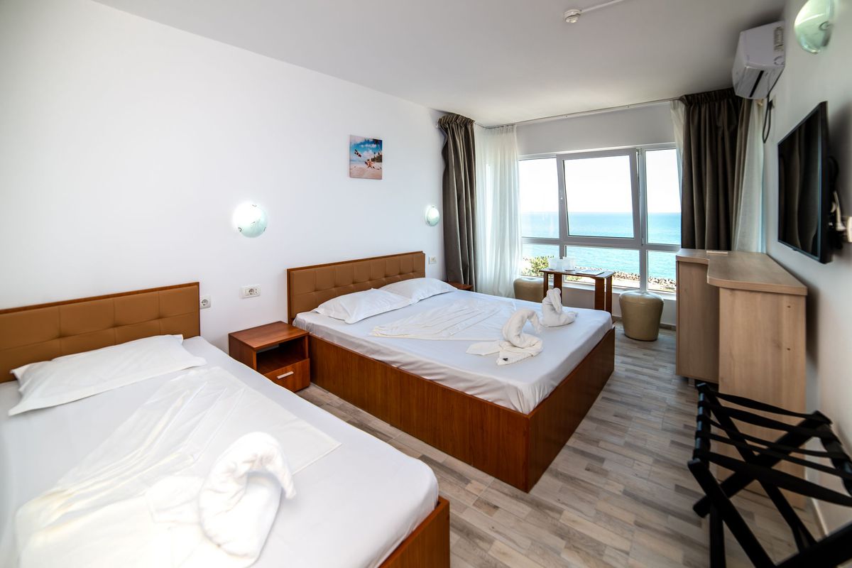 Hotelul lui Cristi Borcea, Pam-Beach Olimp