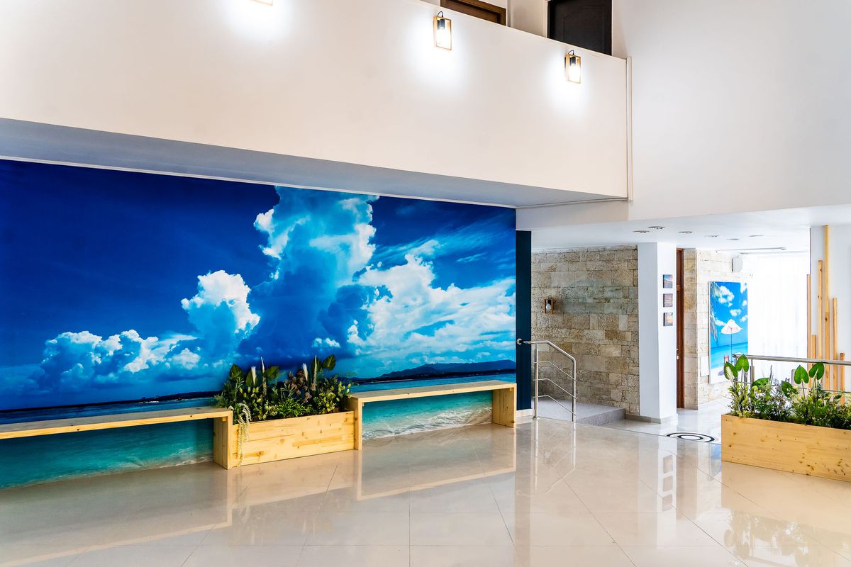 Cât costă un sejur de 5 nopți la hotelul lui Cristi Borcea de pe litoral » Micul dejun nu e inclus în preț