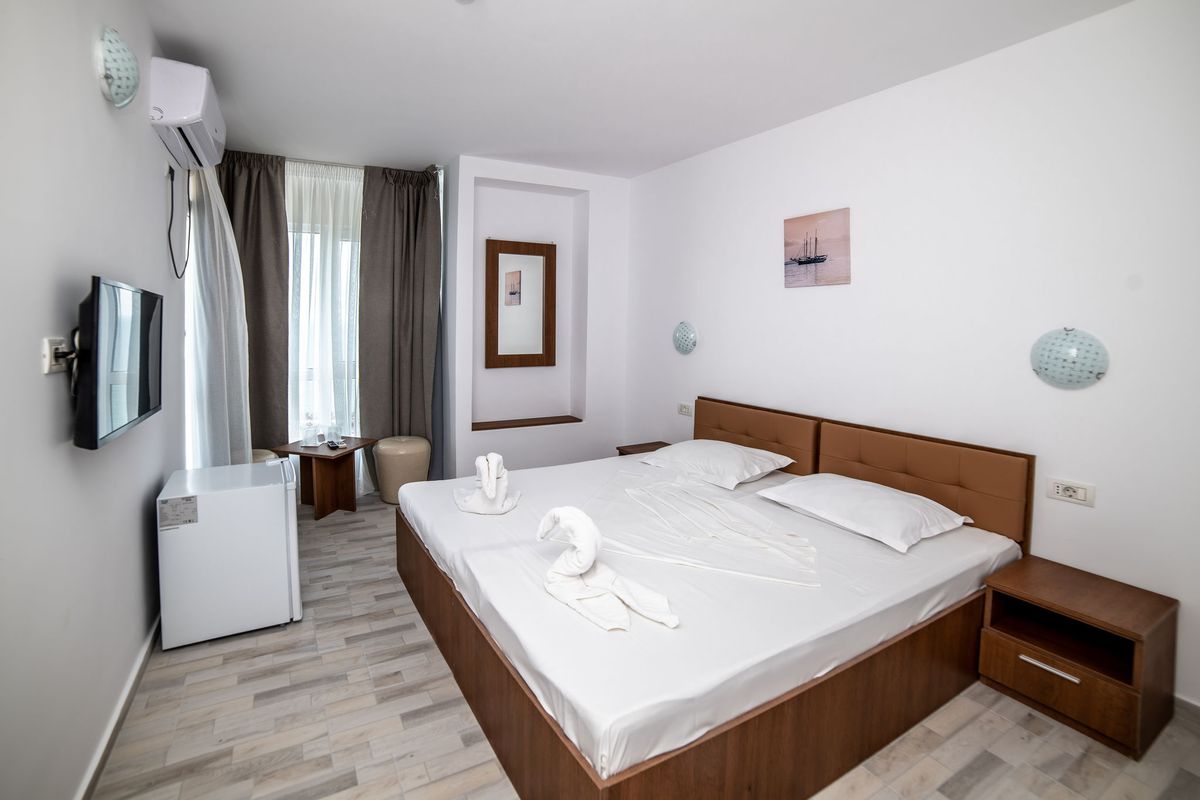 Hotelul lui Cristi Borcea, Pam-Beach Olimp