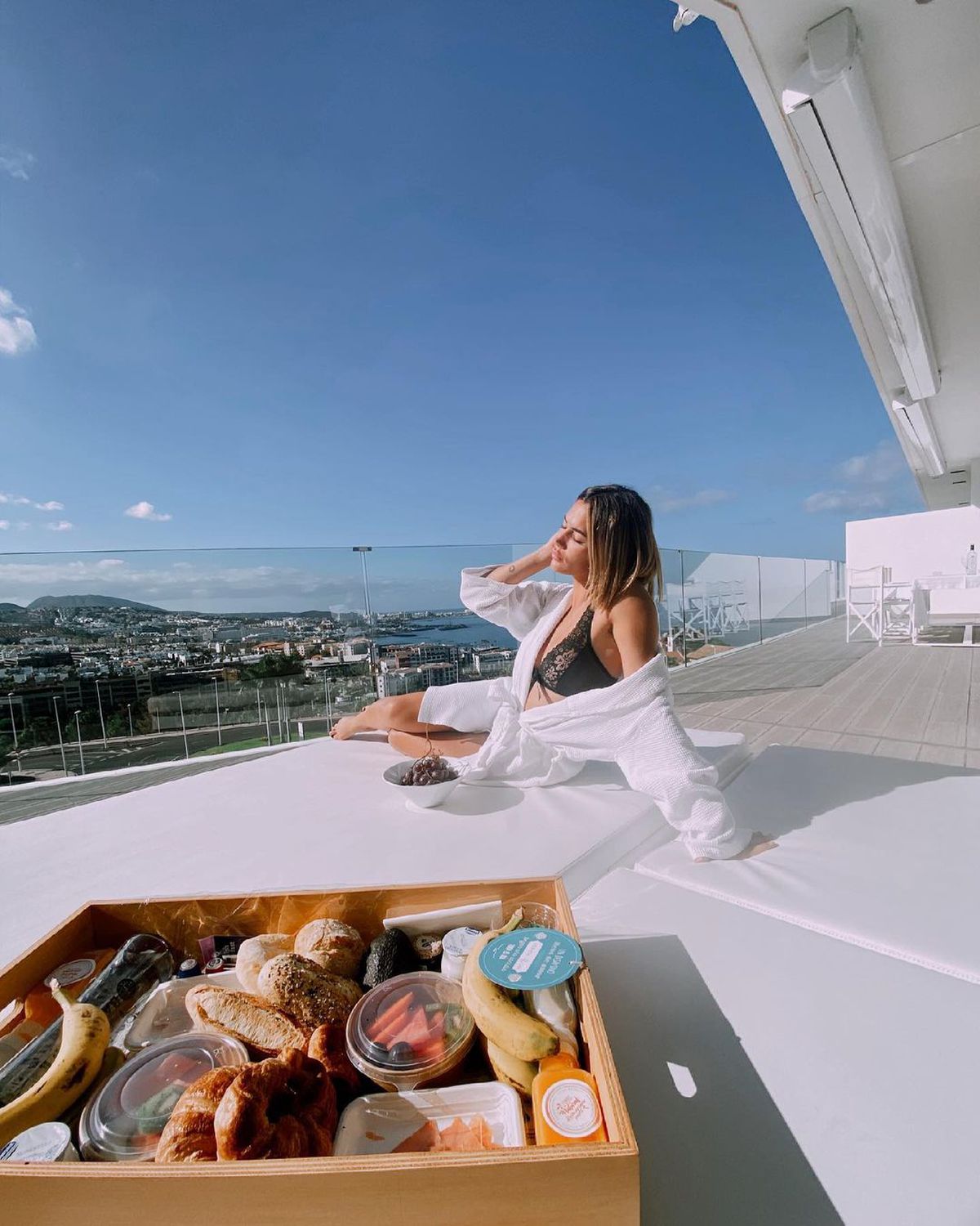 O fostă jucătoare de volei a făcut senzație pe covorul roșu, la Premiile Dial, dedicate muzicii în limba spaniolă + Soția unui jucător din Premier League a fost prezentatoare