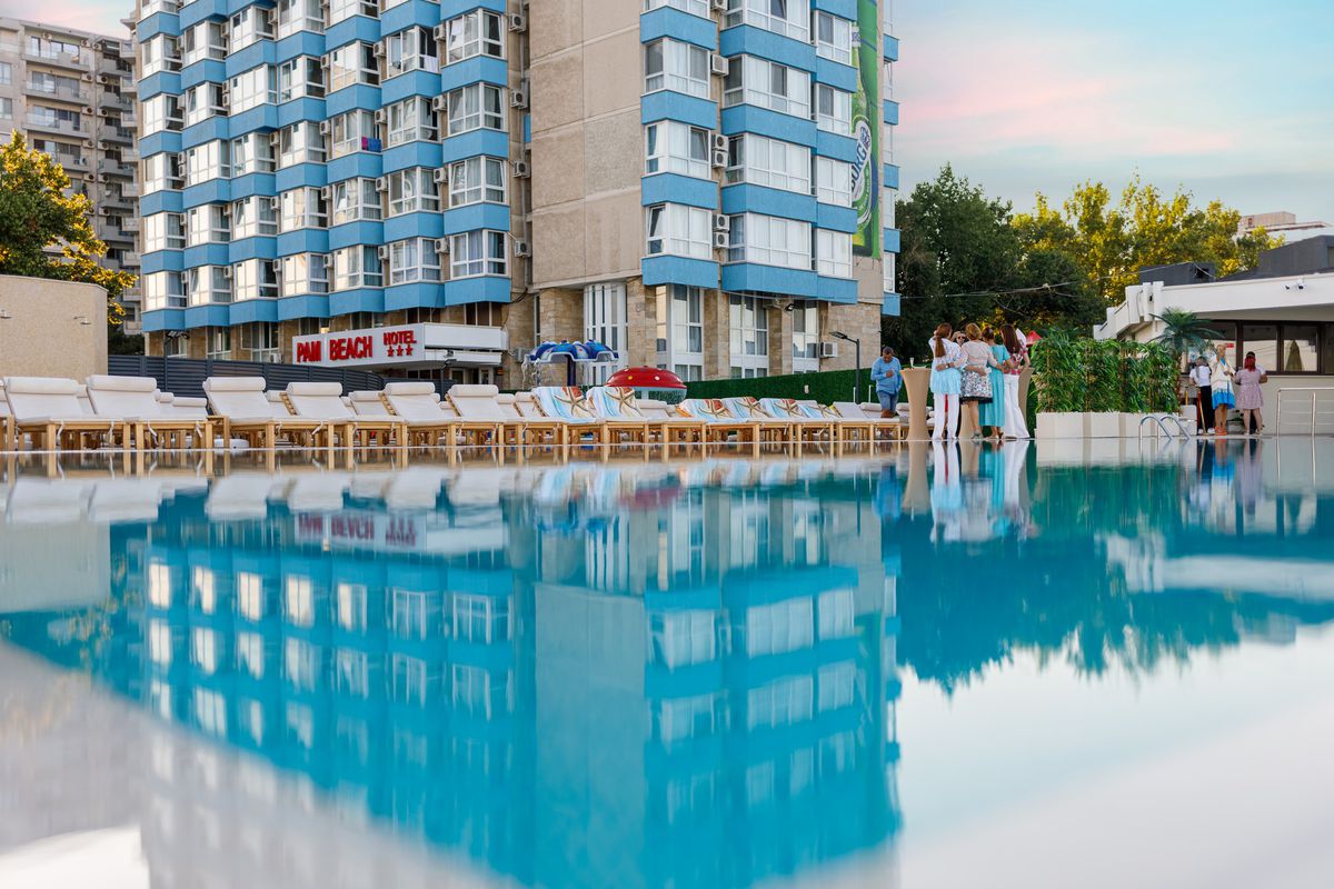 Hotelul lui Cristi Borcea, Pam-Beach Olimp