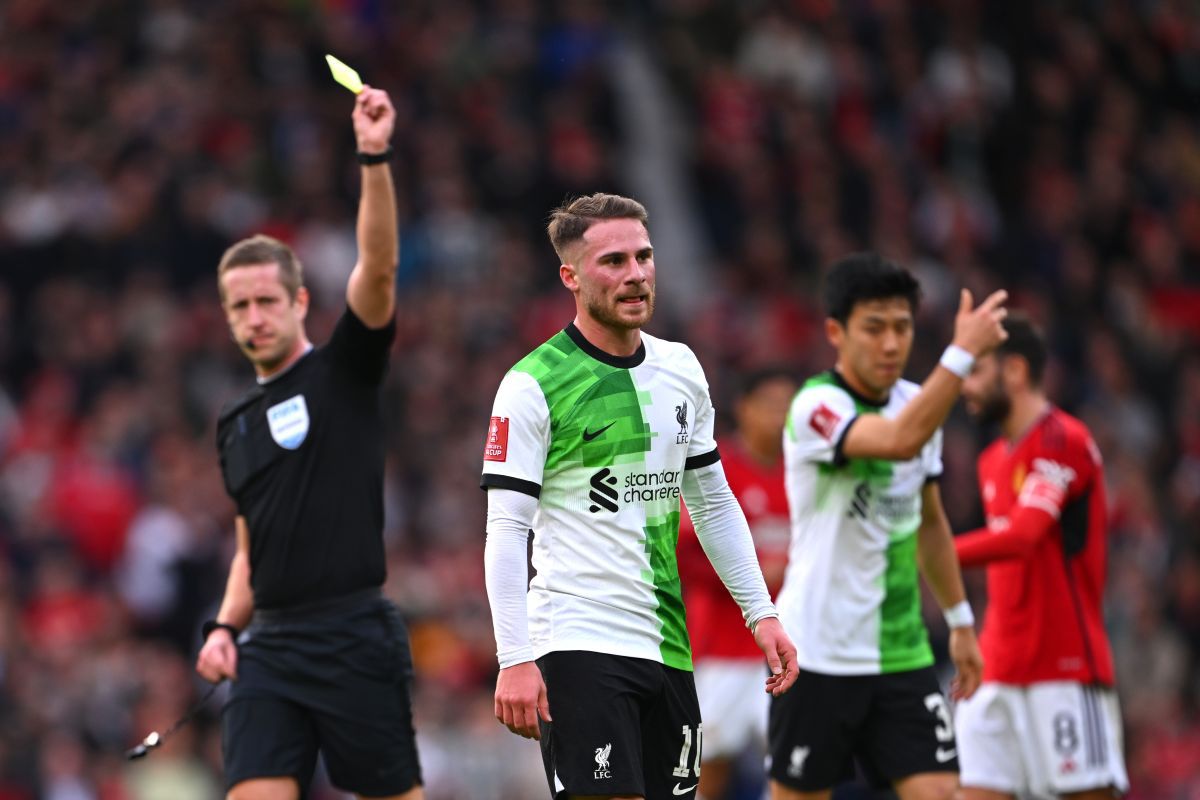 Au RĂBUFNIT după United - Liverpool: „Ce regulă absolut penibilă! Rușinos!”