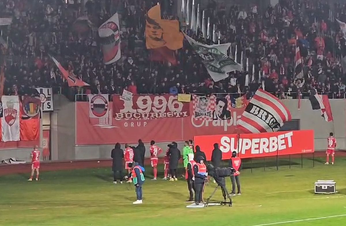 Ce s-a întâmplat în fața galeriei, imediat după Hermannstadt - Dinamo » Doi fotbaliști au ieșit în evidență