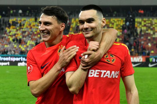 Risto Radunovic, în stânga, vrea să plece de la FCSB