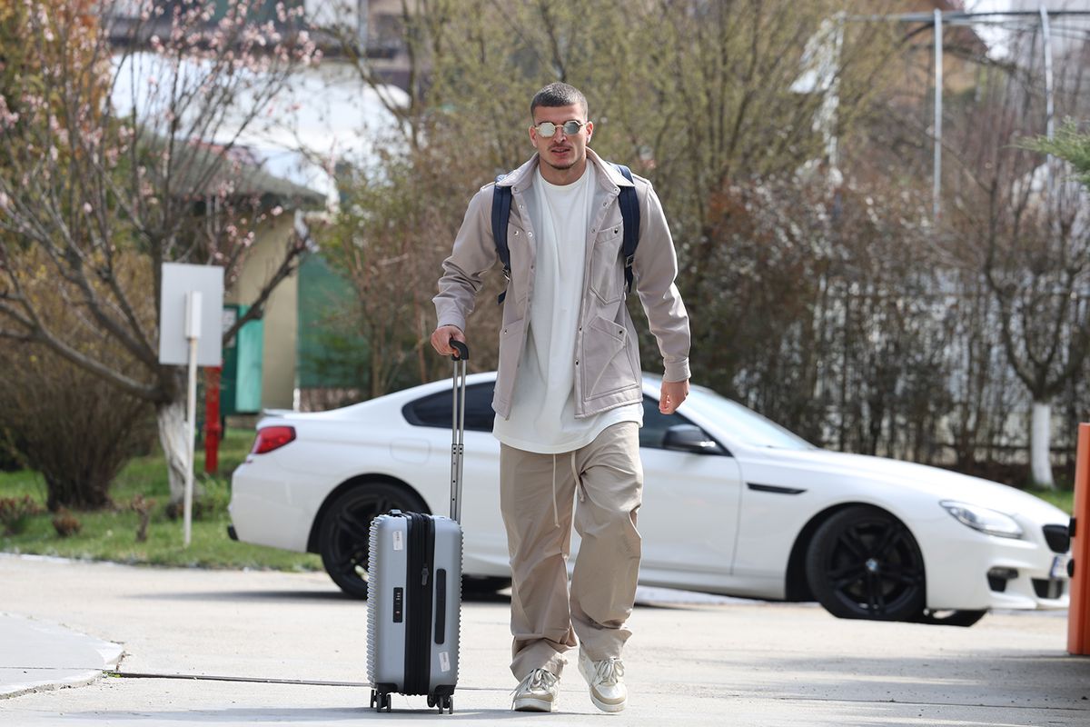 Ianis Hagi și Dennis Man, în centrul atenției la reunire » Ținute extravagante alese de „tricolori”