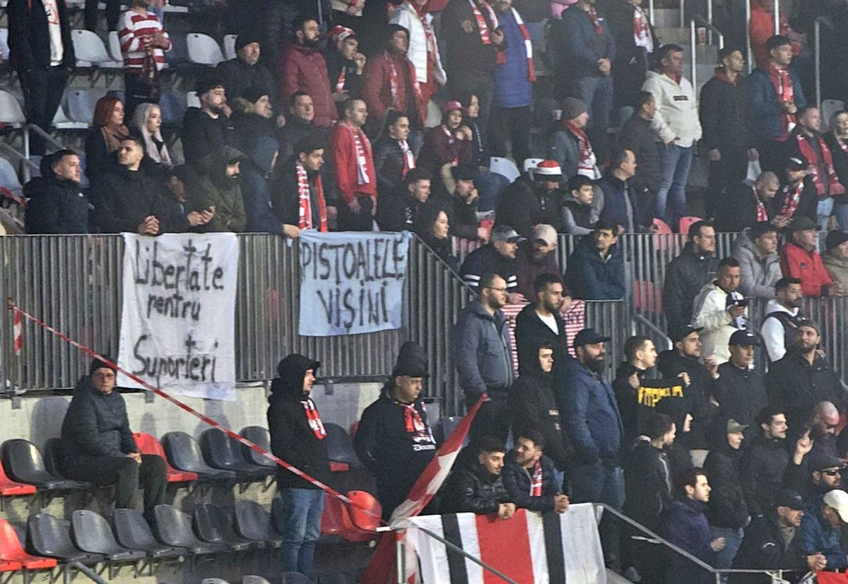 Dinamoviștii, banner INTERZIS la Sibiu! Cui era adresat mesajul și ce au afișat până la urmă suporterii
