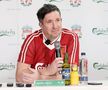 Robbie Fowler (48 de ani), fostul mare atacant al lui Liverpool și al naționalei Angliei, a fost prezent astăzi la Muzeul Fotbalului din București și a dialogat câteva zeci de minute cu jurnaliștii români.