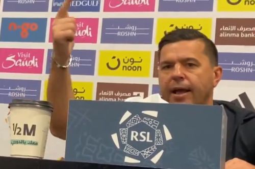 Antrenorul Cosmin Contra (48 de ani) a făcut scandal, după ce Damac a pierdut, în mod dramatic, meciul cu Al-Hilal, scor 1-2, în runda #24 din prima ligă a Arabiei Saudite