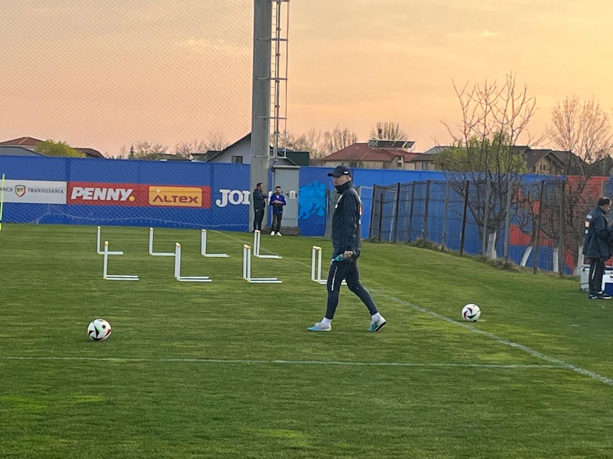 „Tricolorii” au primit mingea oficială de la EURO 2024. Imagini de la primul antrenament