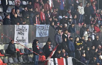 N-au ratat ocazia » Ultrașii lui Dinamo i-au ironizat pe rivalii „vișini” după arestarea lui „Bocciu”