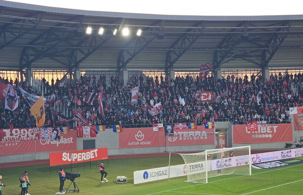 Dinamoviștii, banner INTERZIS la Sibiu! Cui era adresat mesajul și ce au afișat până la urmă suporterii