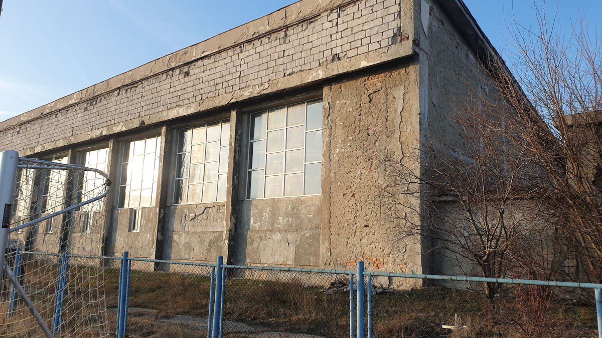 Bazin Vega Ploiești ruină