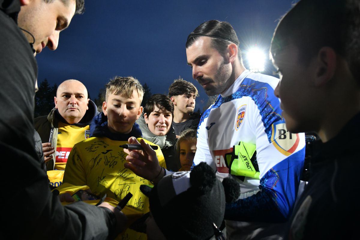 Sute de fani au venit la antrenamentul României