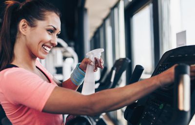 Cum să menții sala de sport curată