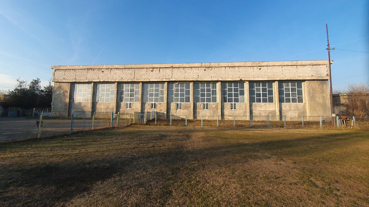 Bazin Vega Ploiești ruină