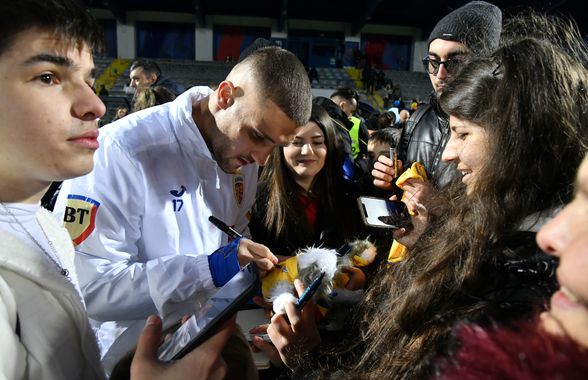 „Zidul galben”, din nou lângă jucătorii României » Apariție surpriză a unui jucător lângă sute de fani care au venit la antrenamentul „naționalei”