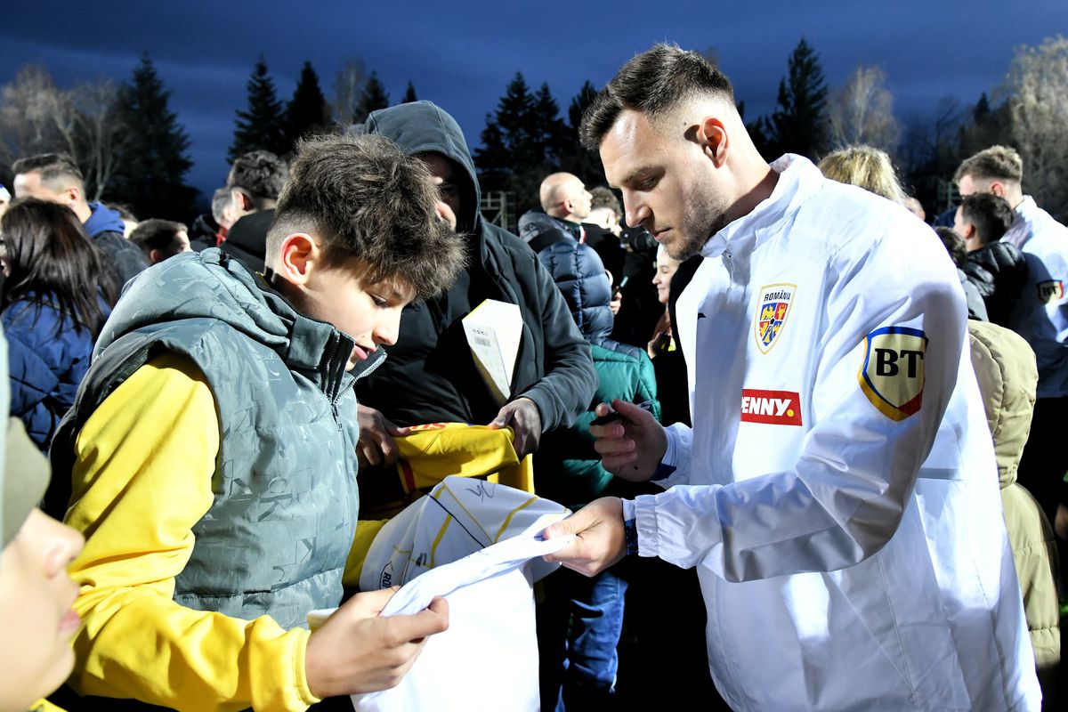 Sute de fani au venit la antrenamentul României