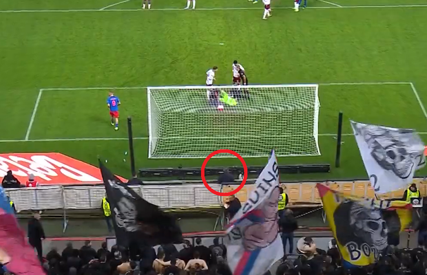 Cine ar fi oficialul FCSB acuzat de Șumudică că a fost postat în spatele porții și „i-a înjurat nonstop pe jucătorii mei”