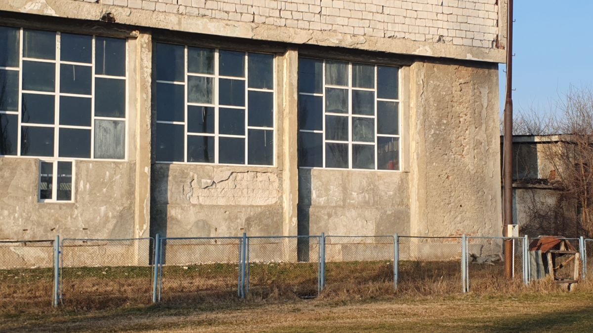 Bazin Vega Ploiești ruină