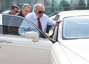 Ion Țiriac, surprins pe străzile din București cu o mașină din 2004 și peste 65.000 de kilometri la bord