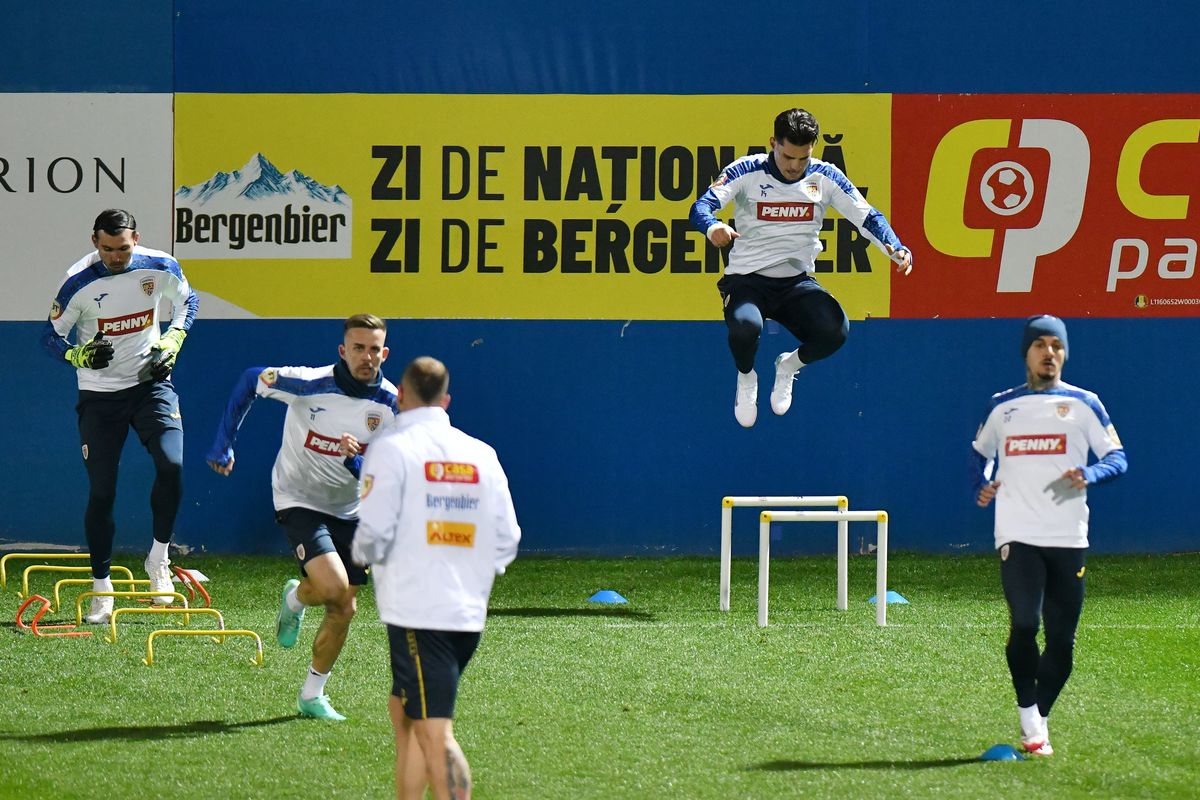 „Zidul galben”, din nou lângă jucătorii României » Apariție surpriză a unui jucător lângă sute de fani care au venit la antrenamentul „naționalei”