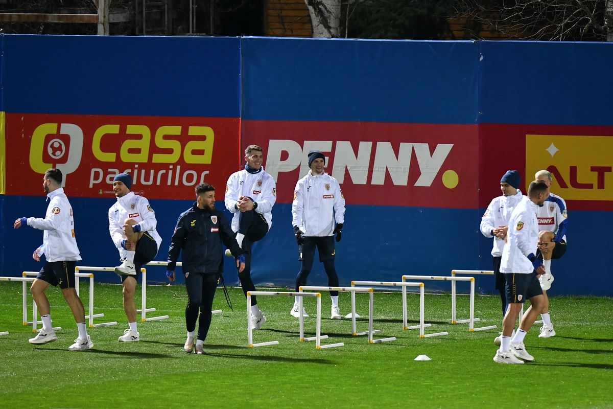 „Zidul galben”, din nou lângă jucătorii României » Apariție surpriză a unui jucător lângă sute de fani care au venit la antrenamentul „naționalei”