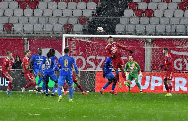 Cum arată piciorul lui Niczuly, după contactul dur cu Luckassen: „Aproape mi-a rupt genunchiul, iar domnul Avram spune că a fost o mică controversă”