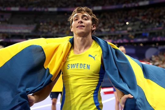 Armad Duplantis, după cucerirea titlului olimpic de la Paris 2024 Foto: Guliver / Getty Images