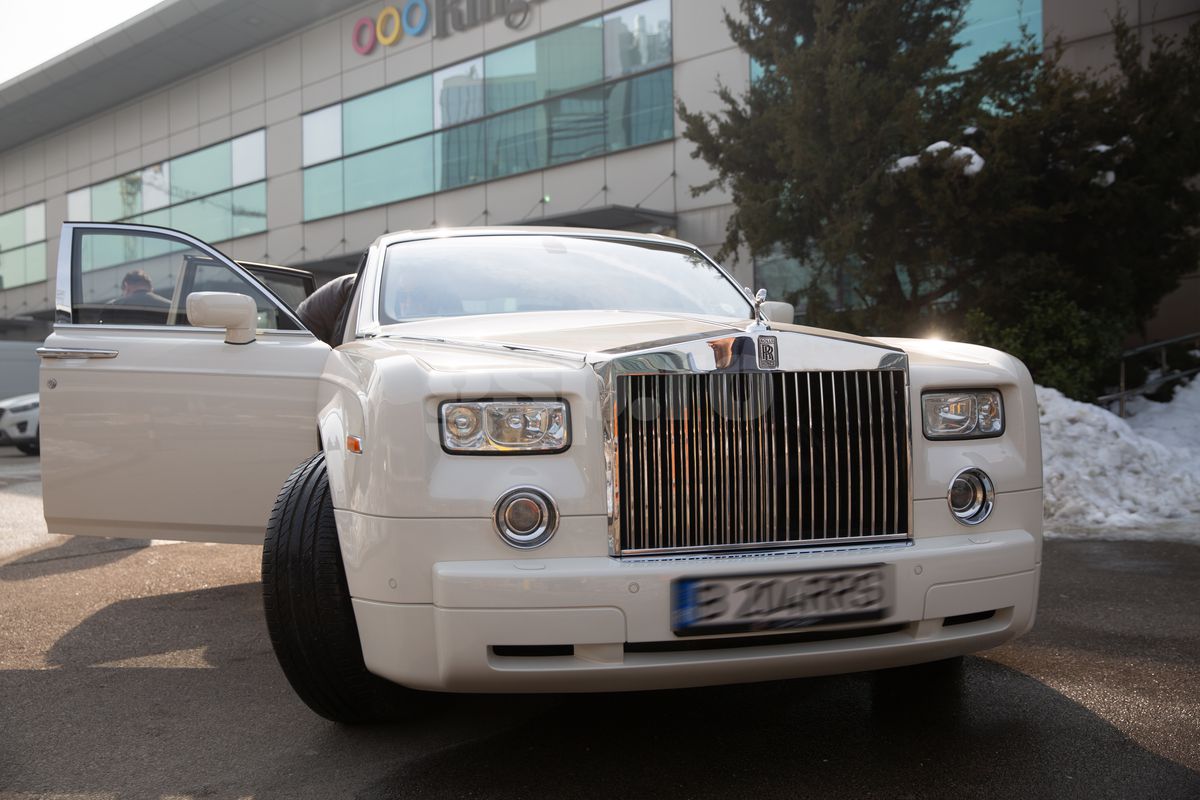 Ion Țiriac, surprins pe străzile din București cu o mașină din 2004 și peste 65.000 de kilometri la bord