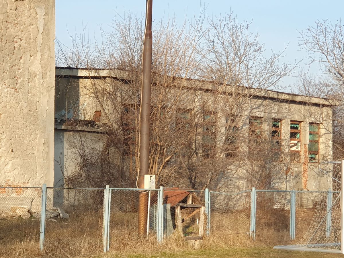 Bazin Vega Ploiești ruină