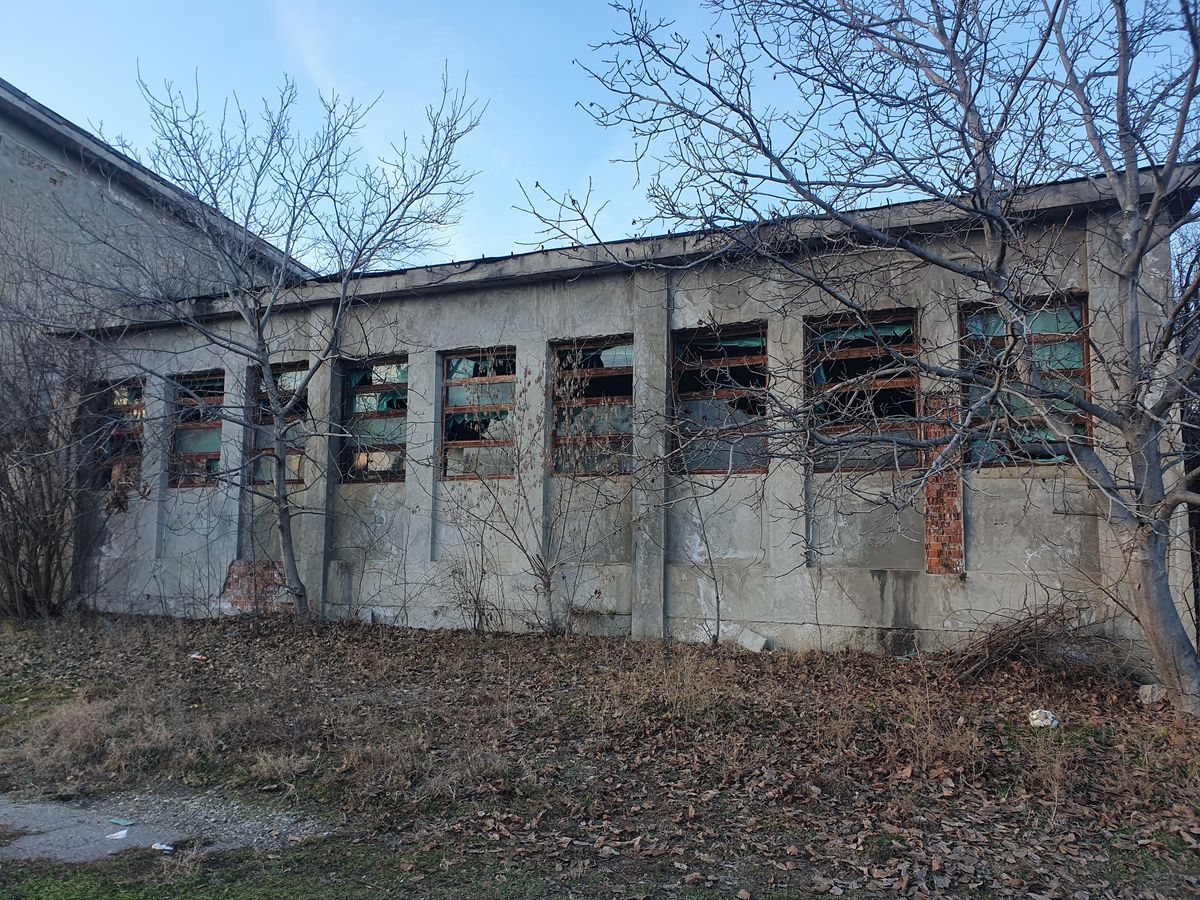 Bazin Vega Ploiești ruină