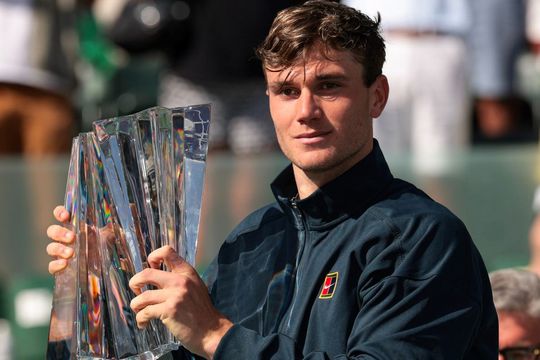 Jack Draper cu trofeul de la Indian Wells 2025 Foto: X/BNP Paribas Open