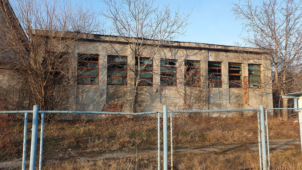 Bazin Vega Ploiești ruină