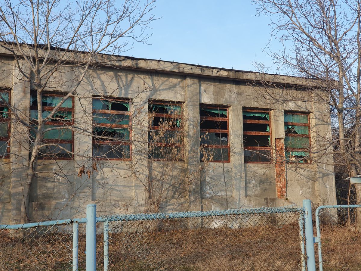 Bazin Vega Ploiești ruină