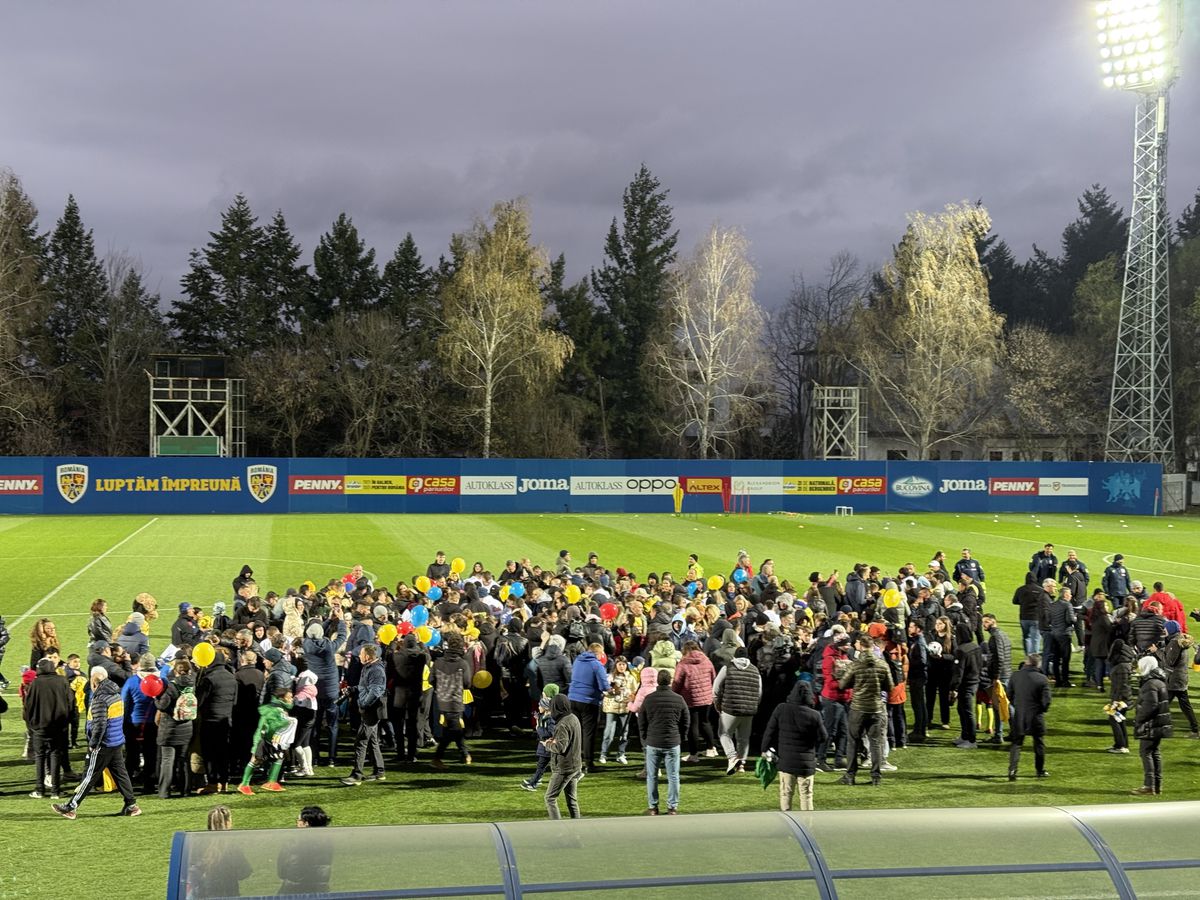 „Zidul galben”, din nou lângă jucătorii României » Apariție surpriză a unui jucător lângă sute de fani care au venit la antrenamentul „naționalei”