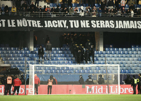 Meciul dintre Montpellier și Saint-Etienne a fost abandonat » Suporterii oaspeților au provocat un incendiu