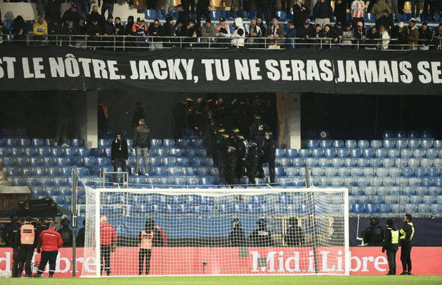 Meciul dintre Montpellier și Saint-Etienne a fost abandonat » Suporterii oaspeților au provocat un incendiu