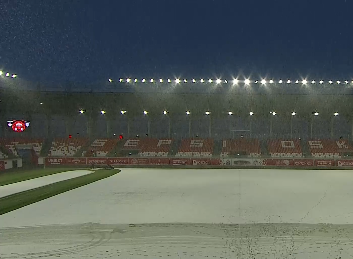 S-a întors iarna! » Cum arată terenul cu 90 de minute înainte de Sepsi - Gloria Buzău