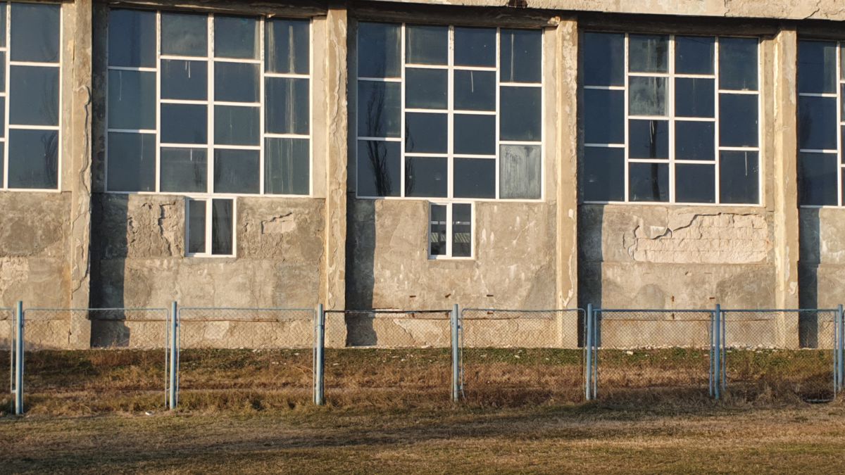 Bazin Vega Ploiești ruină