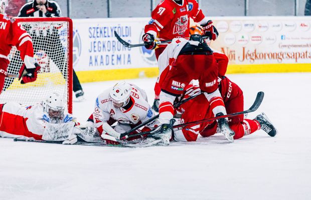 Trei echipe din România s-au calificat în semifinalele Erste Liga » Urmează Final Four-ul Campionatului Național de Hochei pe Gheață