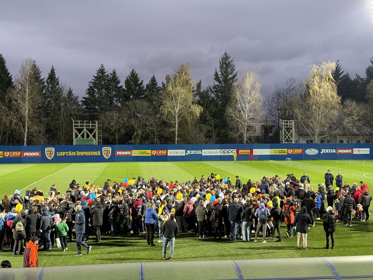 „Zidul galben”, din nou lângă jucătorii României » Apariție surpriză a unui jucător lângă sute de fani care au venit la antrenamentul „naționalei”