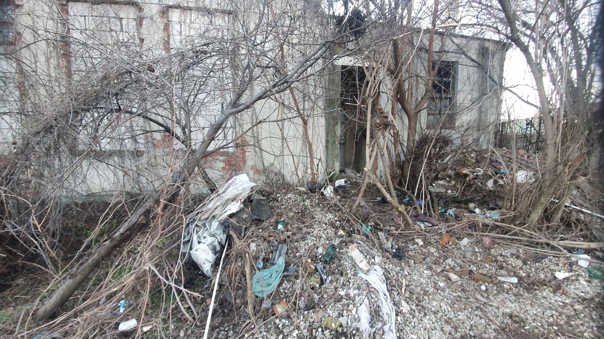 Bazin Vega Ploiești ruină