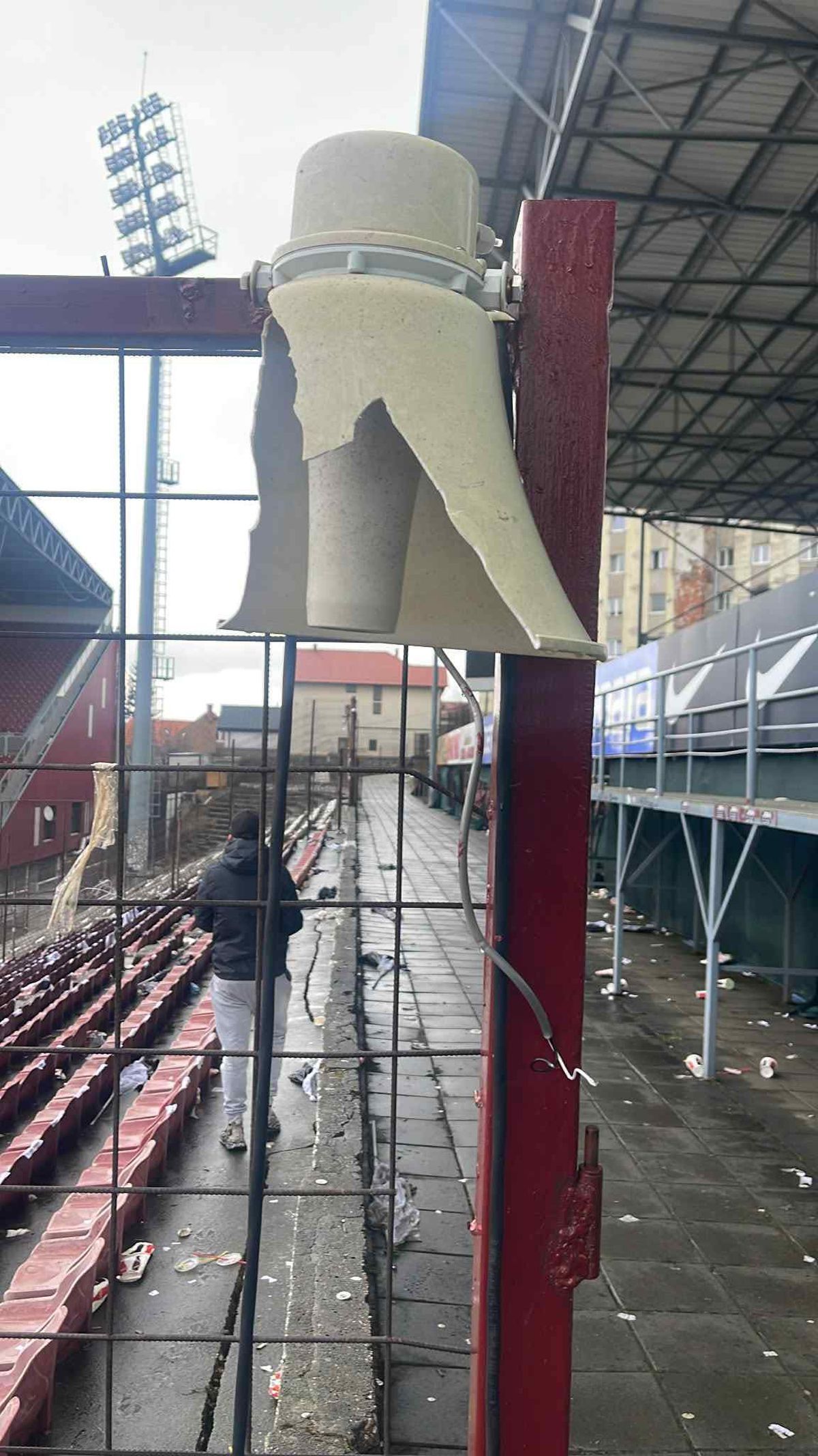 Dezastrul lăsat de suporterii lui U Cluj la derby-ul cu scandal din Gruia