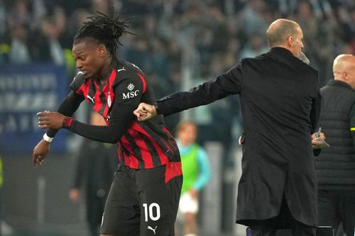Rafael Leao (aici în conflict cu Allegri în meciul cu Lazio) are 9 goluri și 2 assisturi în 22 de meciuri jucate în acest sezon la AC Milan / Foto: Imago