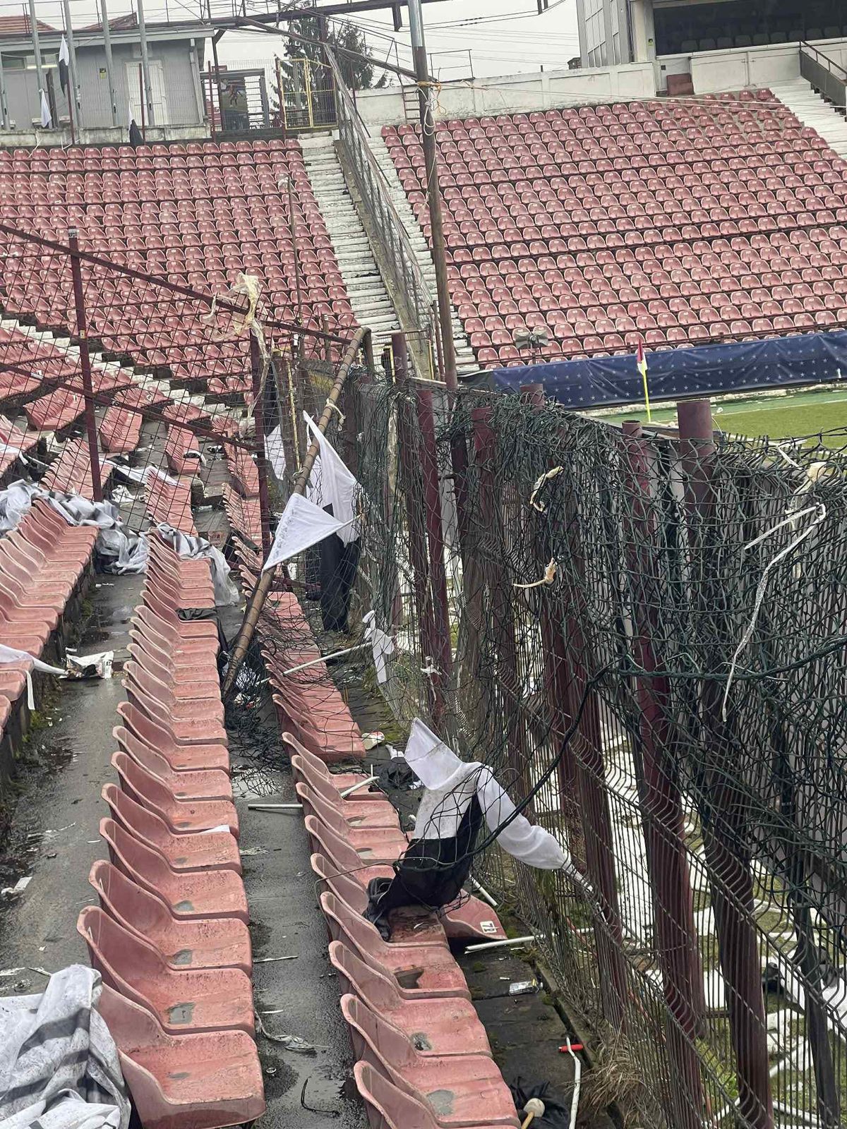 Dezastrul lăsat de suporterii lui U Cluj la derby-ul cu scandal din Gruia
