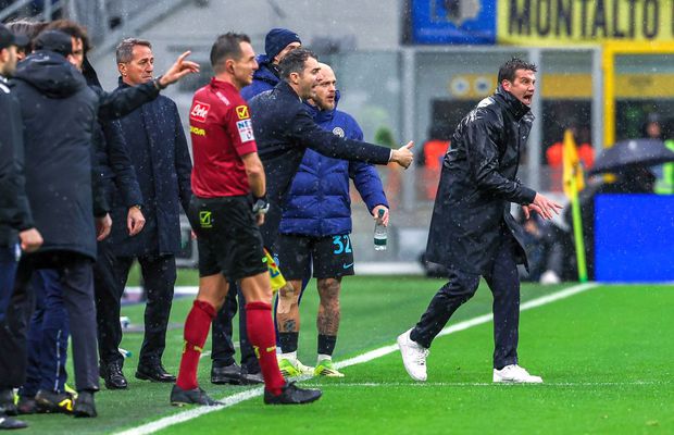 Au apărut discuțiile din camera VAR, la faza care l-a înfuriat pe Chivu: „Există contact, îl chemăm?”