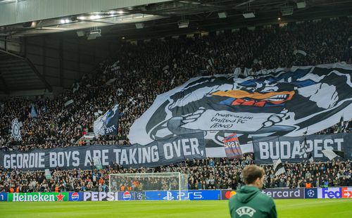 Suporterii lui Newcastle sunt gata să ia cu asalt și Barcelona / Foto: Imago