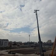 Demontarea instalației de nocturnă de la stadionul Dinamo // FOTO: Facebook @CS Dinamo Bucuresti