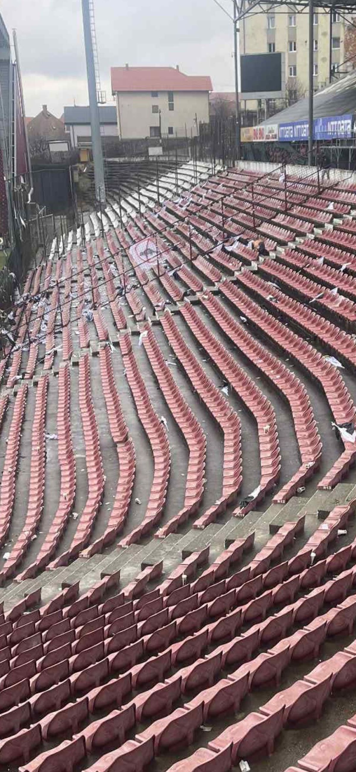 Dezastrul lăsat de suporterii lui U Cluj la derby-ul cu scandal din Gruia