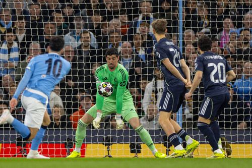 Thibaut Courtois, înlocuit la pauza meciului Manchester City - Real Madrid // FOTO: Imago Images